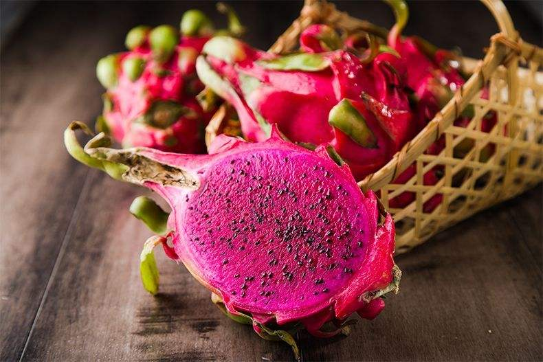 火龍果能促進排便，但糖分不低，糖友每天吃多少不影響血糖？