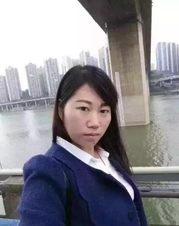 與漂亮女鄰居一起出差，公園里發(fā)生的一夜情