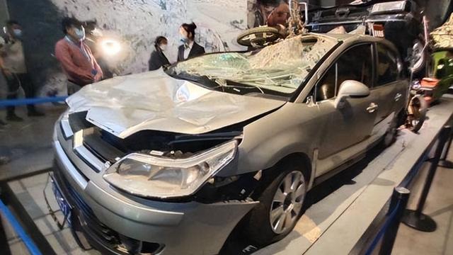 汶川地震幸存的一輛“神車”：被紀(jì)念館收藏，只因車牌太特殊-圖1