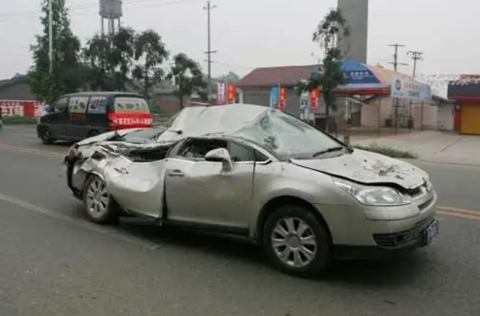 汶川地震幸存的一輛“神車”：被紀(jì)念館收藏，只因車牌太特殊-圖2