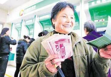 節(jié)省點(diǎn)財政支出給年輕人多關(guān)心一點(diǎn)吧，高退休金養(yǎng)三代實(shí)在不應(yīng)該-圖4