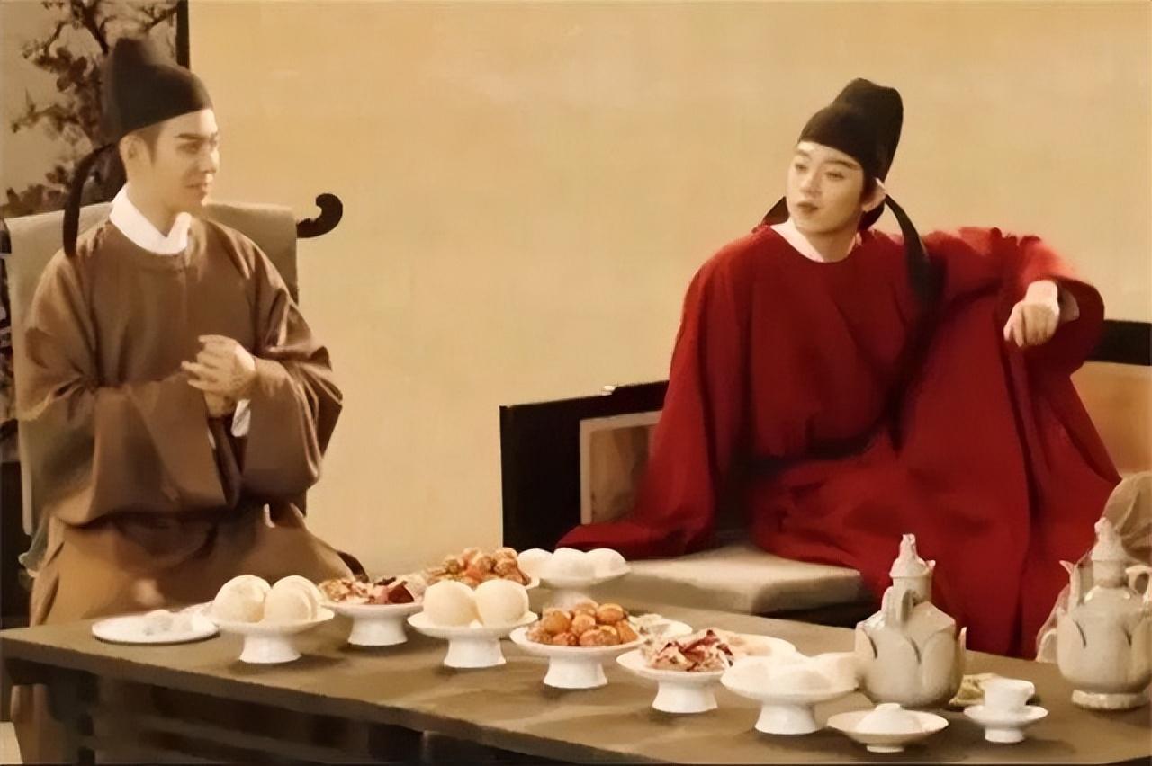 皇上請弟弟吃飯，倒杯毒酒說：祝弟弟活千歲，弟弟一句話保住了命-圖2