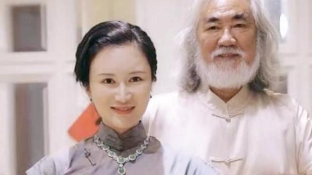 杜星霖：嫁大31歲的導(dǎo)演張紀(jì)中，婚后生一兒一女，他們是真心相愛-圖1