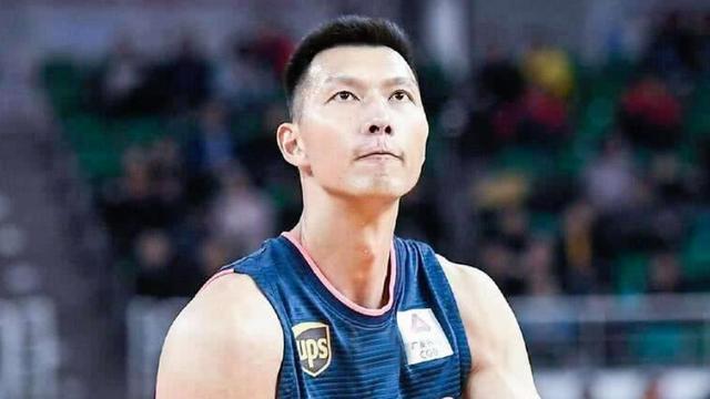 易建聯(lián)：娶巴西足球?qū)氊惽G靈，婚后連生兩胎，如今妻兒都定居美國-圖1