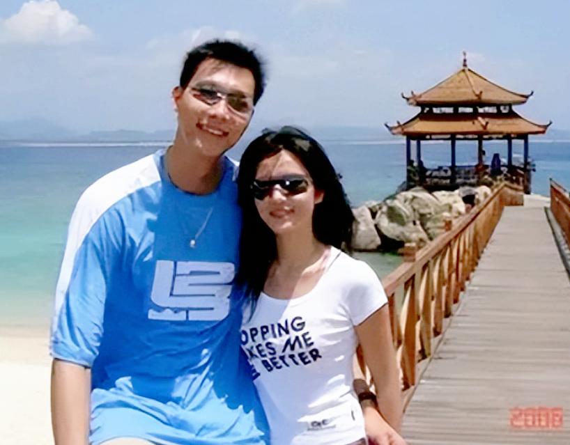 易建聯(lián)：娶巴西足球?qū)氊惽G靈，婚后連生兩胎，如今妻兒都定居美國-圖3