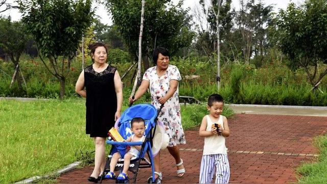 孫子與外孫同時出世，我選擇了幫忙帶外孫，從此沒人叫我奶奶-圖1