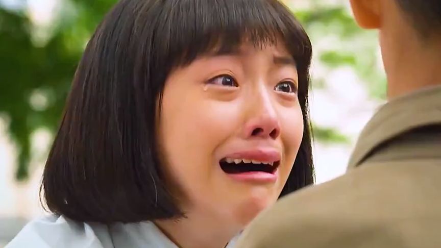 舅舅為了看熱鬧，把百天孩子放在板凳上，結(jié)果悲劇了#小草青青