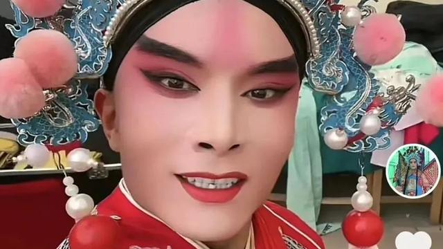 “摔不倒”的大武生：差一點(diǎn)進(jìn)廠打工，用直播延續(xù)舞臺(tái)夢(mèng)-圖1