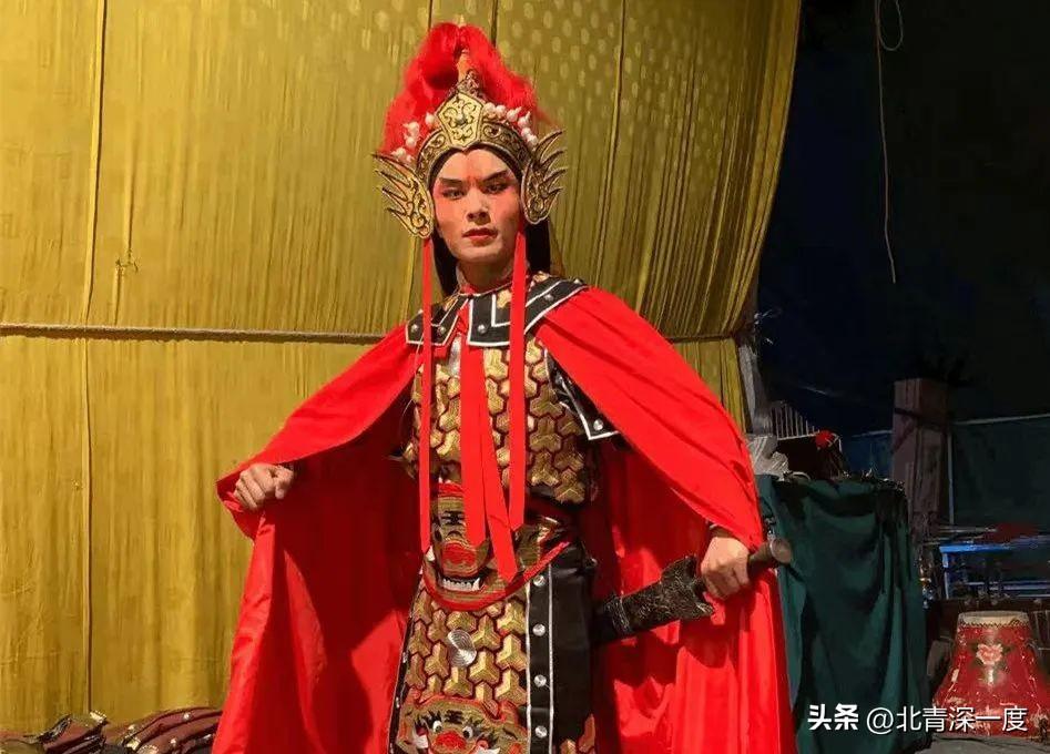 “摔不倒”的大武生：差一點(diǎn)進(jìn)廠打工，用直播延續(xù)舞臺(tái)夢(mèng)-圖3