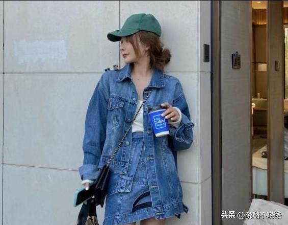 最近火了一種新穿法：“短裙+短襪”，時(shí)髦又迷人，熱巴都上頭了-圖3